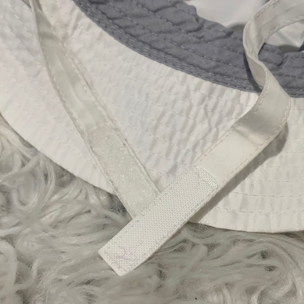 NIKE toddler bucket hat UPF40+ white embroidered logo adjustable chin strap - Picture 8 of 9